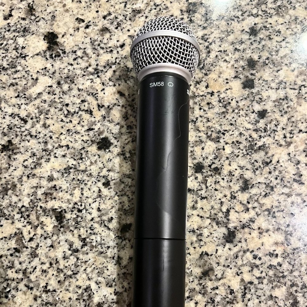 Shure BLX4/SM58 Handheld wireless microphone system (518-542MHz, Band H8)